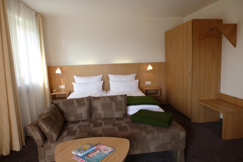 Hotel Alpenblick Garni Uberlingen Δωμάτιο φωτογραφία
