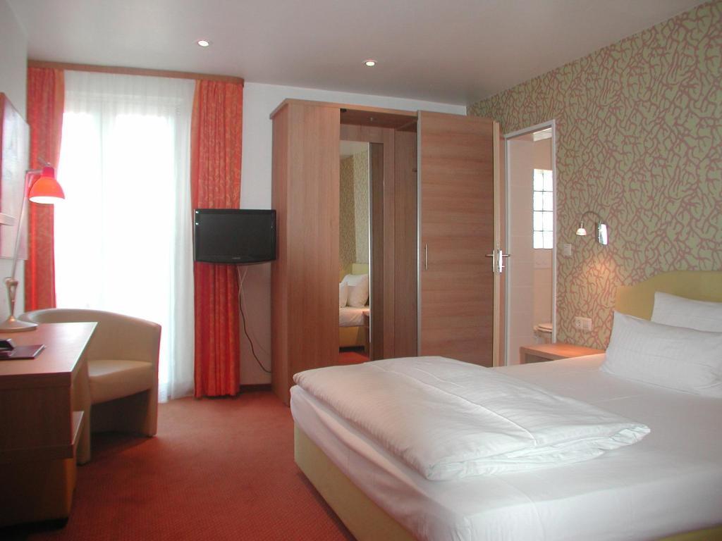 Hotel Alpenblick Garni Uberlingen Δωμάτιο φωτογραφία